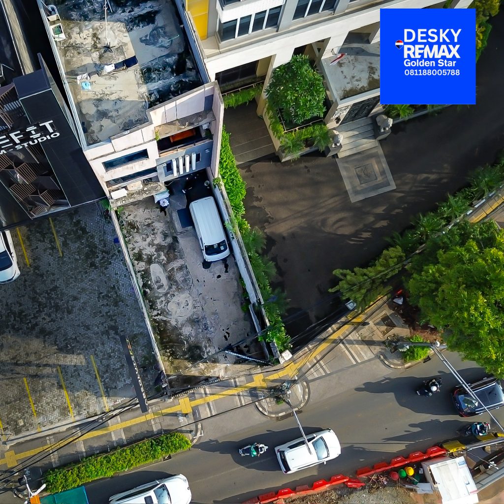 Tampak atas ruko 3,5 lantai di Menteng, Jakarta Pusat dengan luas tanah 186 m² (real 231 m²), bangunan ±450 m², posisi strategis di pusat kota dengan akses mudah ke stasiun, transportasi publik, dan area bisnis utama
